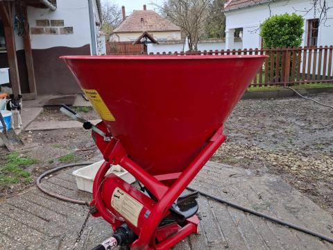 Tölcséres műtrágyaszóró eladó