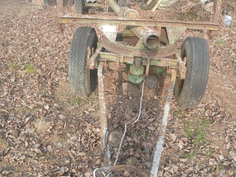 Pótkocsi csőszállító és kiközvetítő