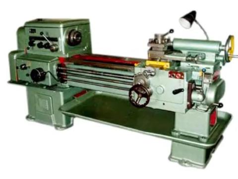 Vörös Proletár esztergagép alkatrészekkel Vörös Proletár esztergagép alkatrészekkel