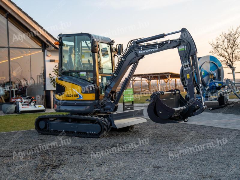 Mini forgókotró, mini kotró, árokásó, gumihevederes, fülkés / Eurotrac HE26-SR