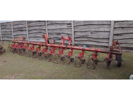 ZSMK 12 soros sorművelő kultivátor traktor elejére szerelhető konzollal