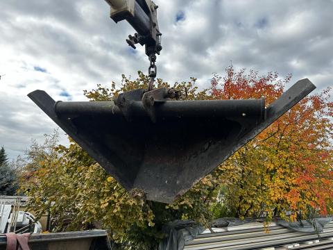 JCB 3CX rézsűkanál (iszapoló / ároktisztító kanál) JCB 3CX rézsűkanál (iszapoló / ároktisztító kanál)