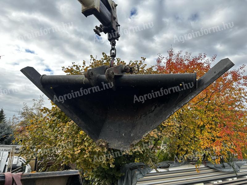 JCB 3CX rézsűkanál (iszapoló / ároktisztító kanál)