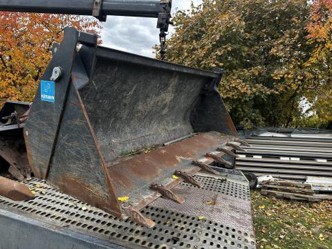 Flötzinger GFS nyitható (4 az 1-ben) kanál JCB 3CX-hez Flötzinger GFS nyitható (4 az 1-ben) kanál JCB 3CX-hez