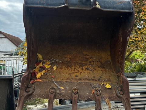 JCB gyári 50 cm-es (500 mm) körmös ásókanál JCB gyári 50 cm-es (500 mm) körmös ásókanál