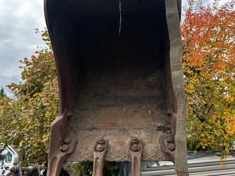 JCB gyári 30 cm-es (300 mm) körmös ásókanál JCB gyári 30 cm-es (300 mm) körmös ásókanál