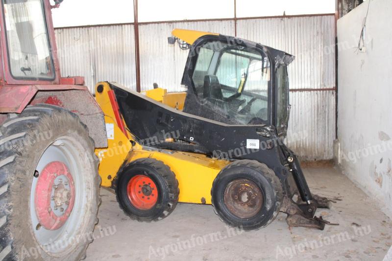 JCB Robot 225 csúszókormányzásos rakodógép