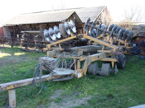 IH nehéztárcsa eladó online aukción