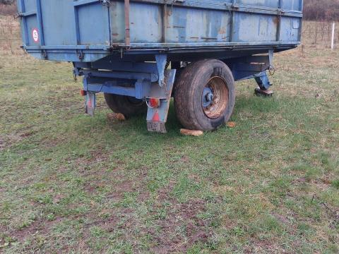 Eladó EB 7 pótkocsi rendezett papírokkal