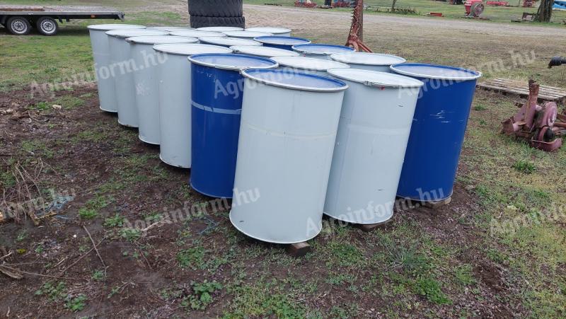 Eladó 200 literes zárófedeles fém hordó