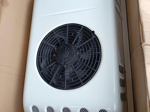 Eladó sohasem használt klíma – 12V/48A, teljes tartozékkal, új állapotban Eladó sohasem használt klíma – 12V/48A, teljes tartozékkal, új állapotban