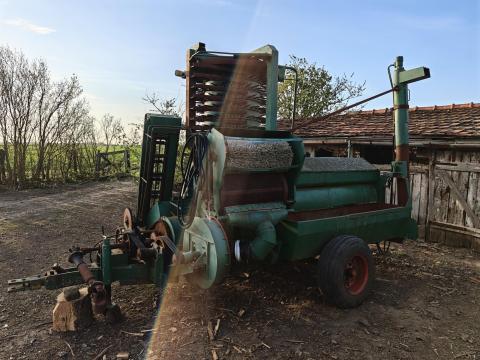 Tökroppantó,  tökmag betakarító gép