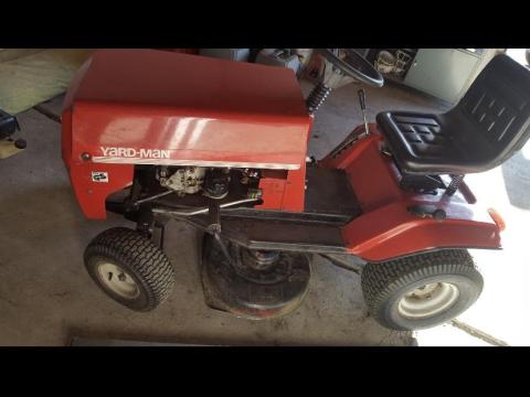 Fűnyíró kistraktor