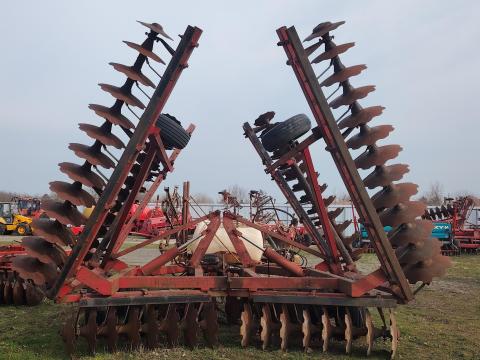 IH 9,8 méteres tárcsa újszerű tárcsalapokkal IH 9,8 méteres tárcsa újszerű tárcsalapokkal