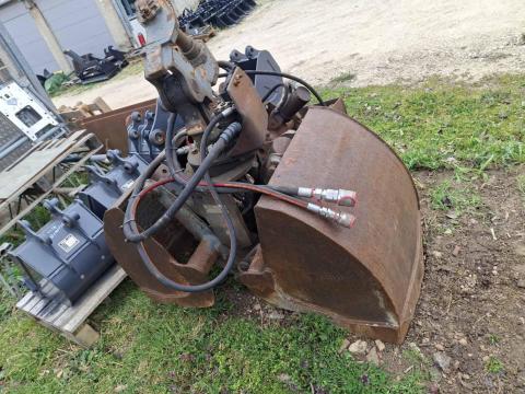 Csipegetőkanál 5-8 tonnás forgó kotróra