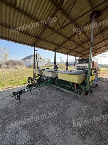 John Deere 1750 MaxEmerge vetőgép eladó