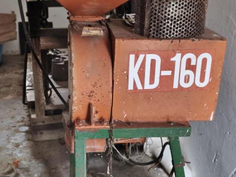 KD-160 terménydaráló eladó, foglalva