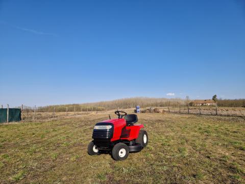 Husqvarna Rally fűnyíró traktor – erős 20 LE V2 motorral