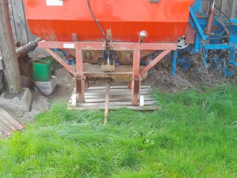 Műtrágyaszóró eladó