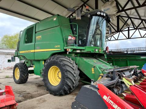 John Deere C670