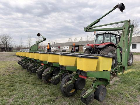 John Deere 1760-as 12 soros vetőgép John Deere 1760-as 12 soros vetőgép