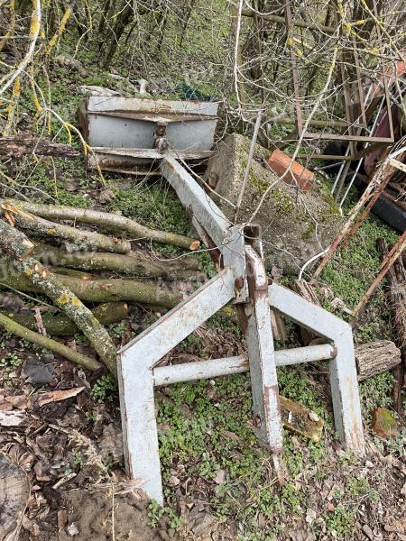 Mezőgazdasági eszközök három pontra