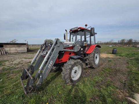 2021-es MTZ 952.3 traktor eladó, 1022 üzemórával, homlokrakodóval