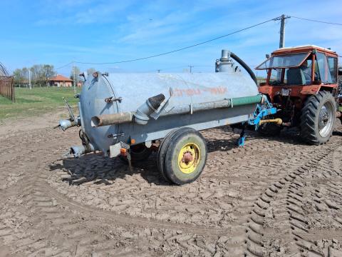 Szippantó 4000 literes horganyzott tartályos hidraulikus tolózárral