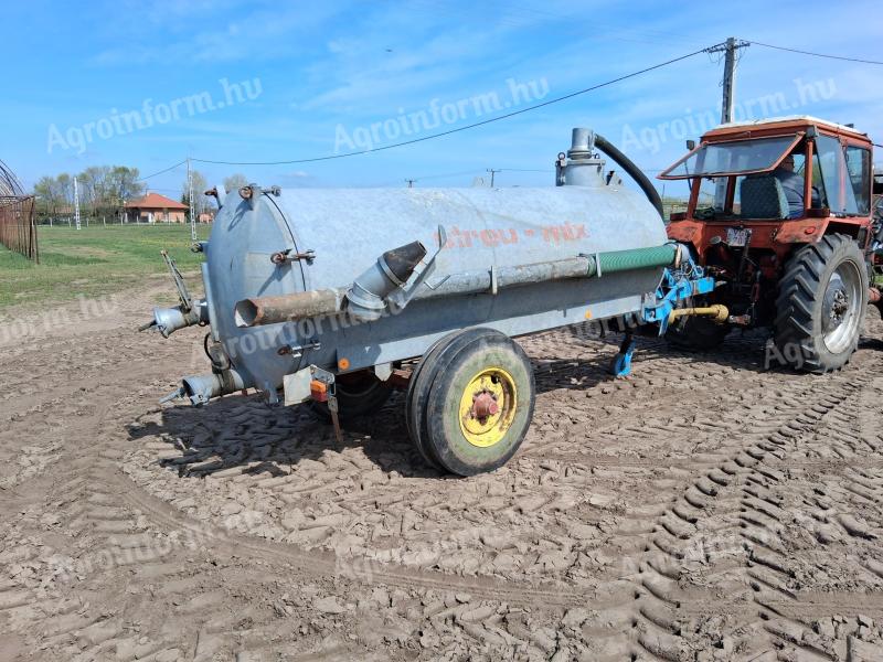 Szippantó 4000 literes horganyzott tartályos hidraulikus tolózárral