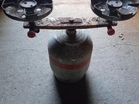 Kemping két égőfejes, palackos gázfőző eladó Kiskunfélegyházán Kemping két égőfejes, palackos gázfőző eladó Kiskunfélegyházán