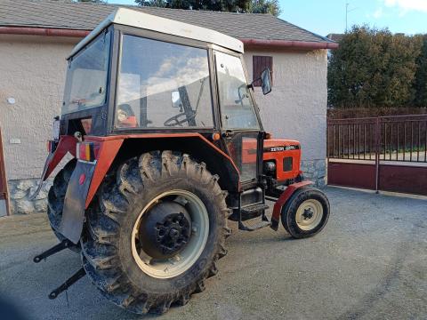 Eladó Zetor 6211 piros rendszámmal, érvényes műszakival Eladó Zetor 6211 piros rendszámmal, érvényes műszakival