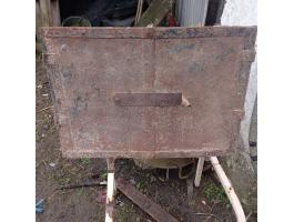 Nyitható öntöttvas ajtó Kiskunfélegyházán