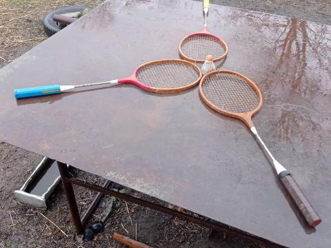 3 db retro tollasütő és labda eladó Kiskunfélegyházán 3 db retro tollasütő és labda eladó Kiskunfélegyházán