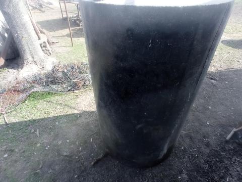 Fém üzemanyagtartály Kiskunfélegyházán – 155 cm magas, 80 cm átmérőjű