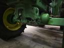 John deere 6150 M traktor homlokrakodóval