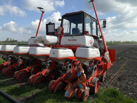 Kukorica, napraforgó, cirok vetés vállalása Kukorica, napraforgó, cirok vetés vállalása