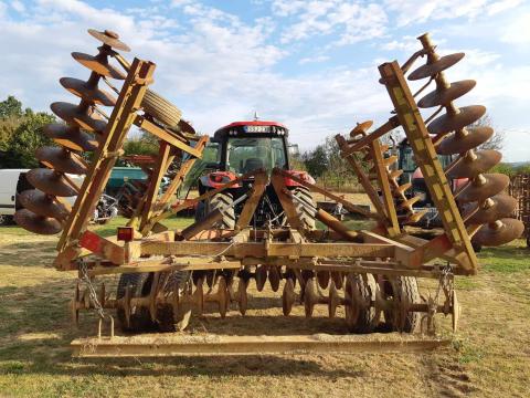 IH 7,6 méteres tárcsa eladó