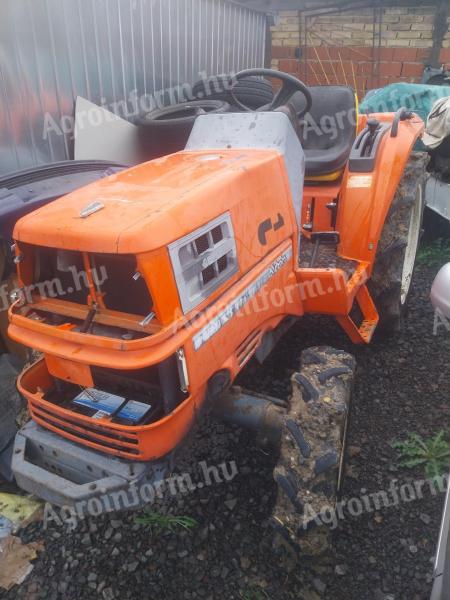 Kubota 23LE japán kistraktor, 4 hengeres motorral eladó