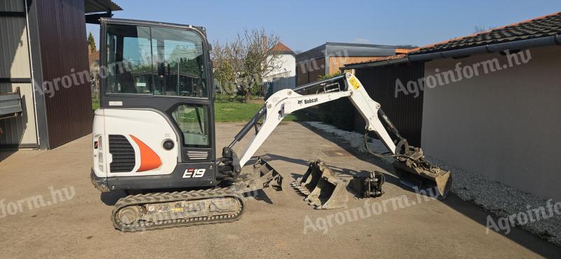 Bobcat E19 minkotró