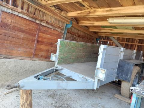 Traktor pótkocsi eladó
