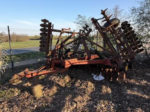 IH 7,2 m könnyű tárcsa eladó