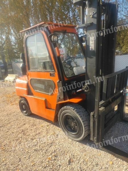 Eladó HC típusú homlokvillás, 3,5 tonnás használt targonca Nissan dízel motorral