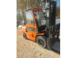 Eladó HC típusú homlokvillás, 3,5 tonnás használt targonca Nissan dízel motorral