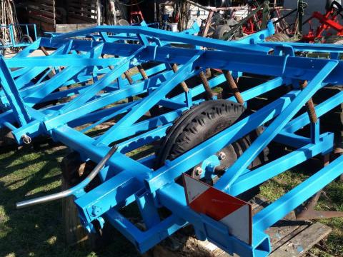 Talajművelő, sorközművelő kultivátor V-kapás 4 m, teljesen felújítva