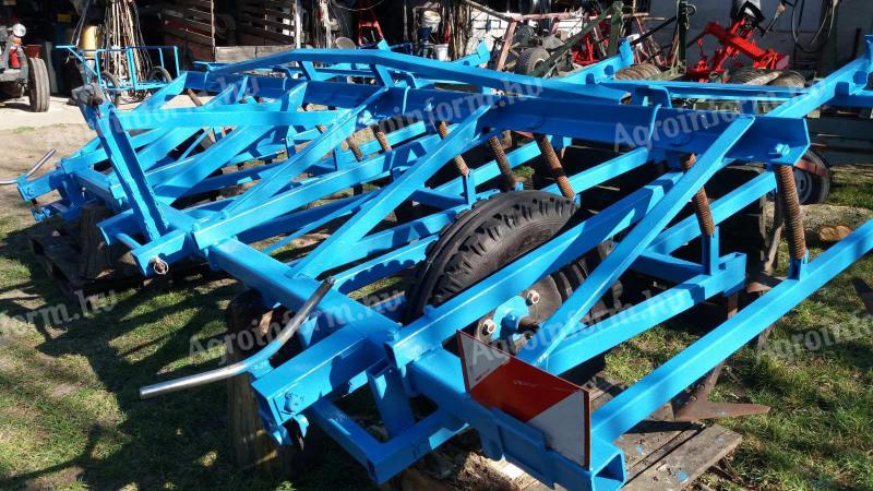 Talajművelő, sorközművelő kultivátor V-kapás 4 m, teljesen felújítva