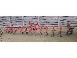 ZSMK 12 soros sorművelő kultivátor traktor elejére szerelhető konzollal