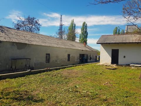 360 m² telephely (műhely, raktár) 3000 m² Gksz telken