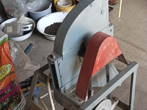 Eladó szemestermény daráló 380V-os