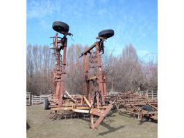 8,4 méteres borona kombinátor vázra építve