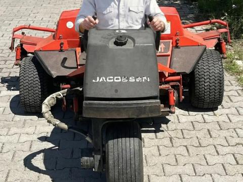 Amerikai óriás: Jacobsen Triking 1671G ráülős fűnyíró traktor